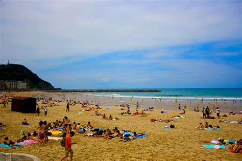 playa nudista san sebastian|Playa de Zurriola